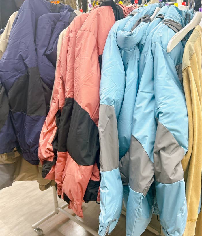 WORKMAN(ワークマン)のおすすめアウター「防風撥水ストレッチウォームフーディーロング」