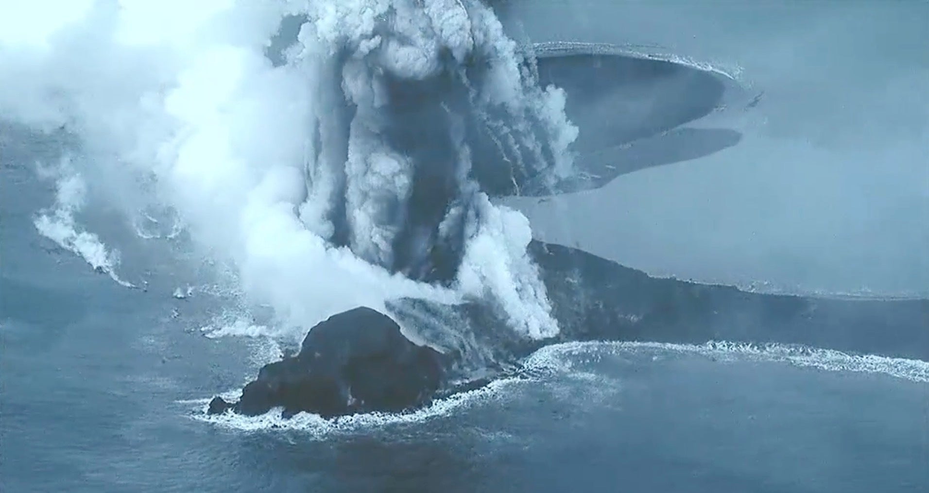 これが映画じゃなくて現実に起きてるのがすげー！」硫黄島新島が噴火
