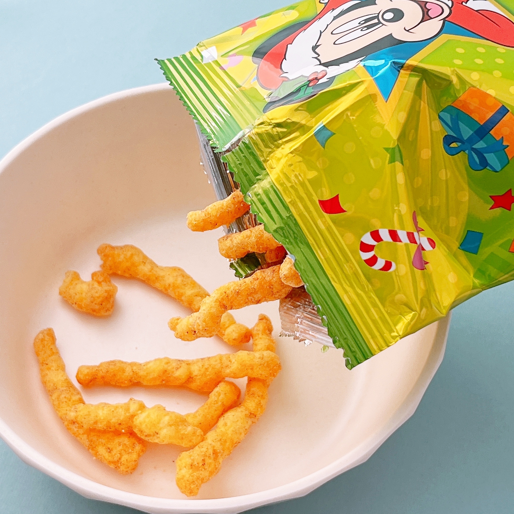 東京ディズニーリゾートのおすすめお土産「コーンスナック（スモークターキーレッグ風味）」