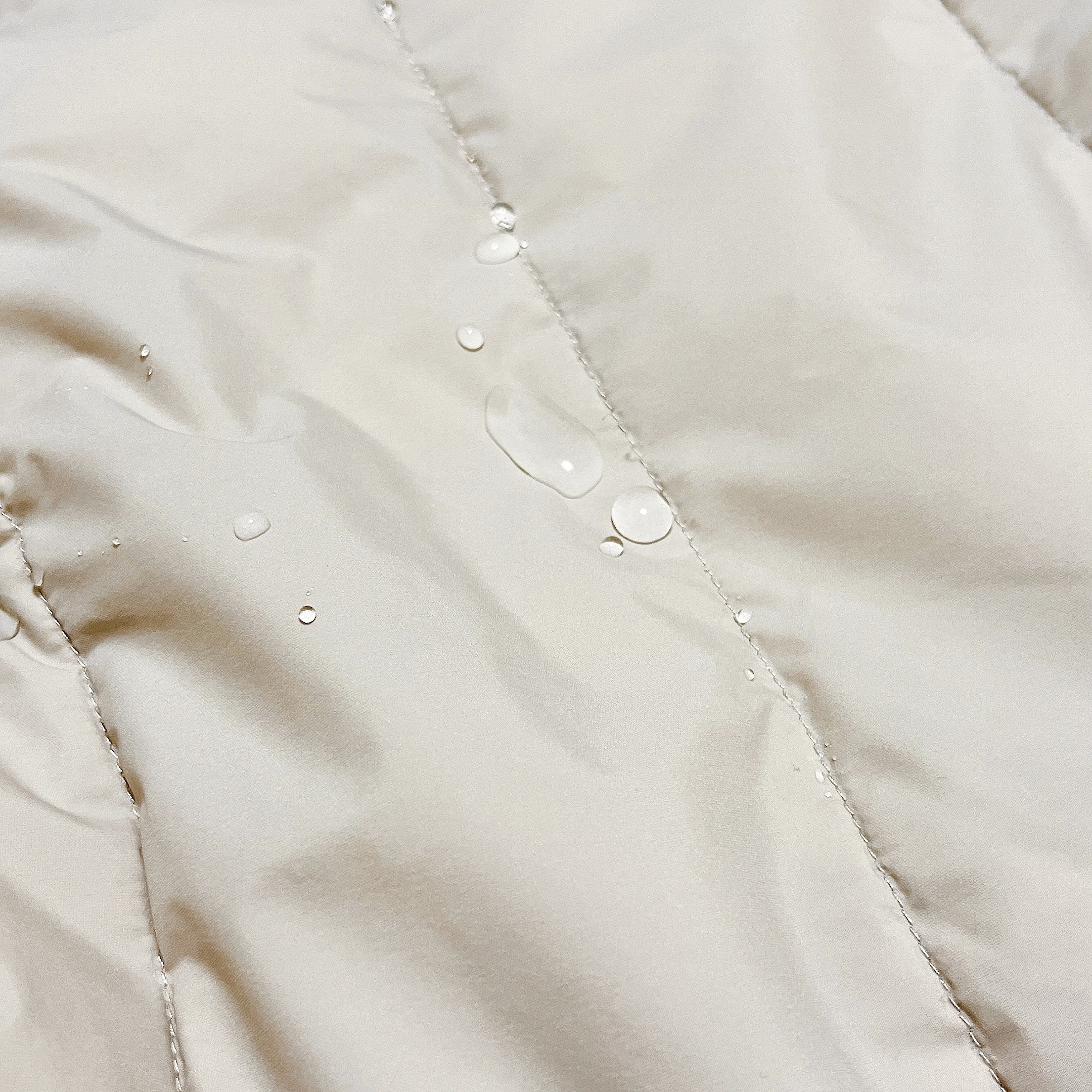 ワークマンのおすすめアウター「レディース洗えるフュージョンダウンジャケット」