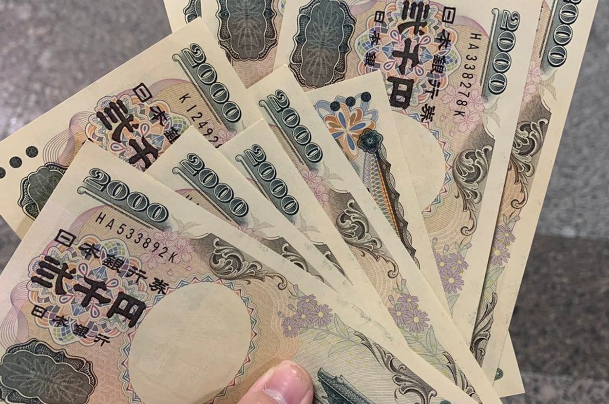 ここにいたのか……！ リトアニアの空港で日本円に両替したら、あの紙幣ばかり