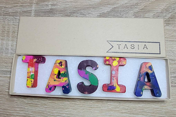 custom name crayons
