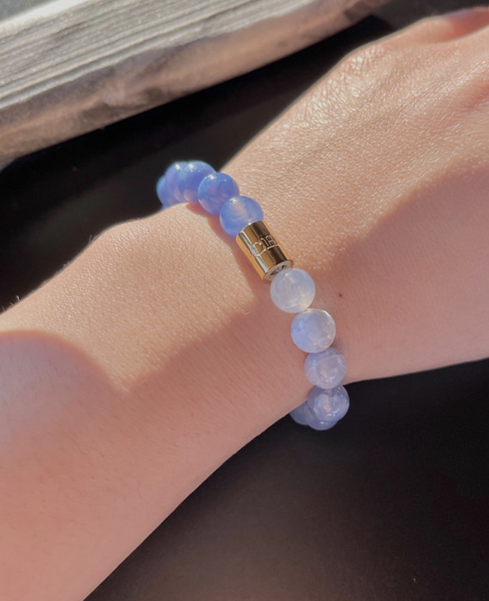 Model wearing blue agate gemstone bracelet.