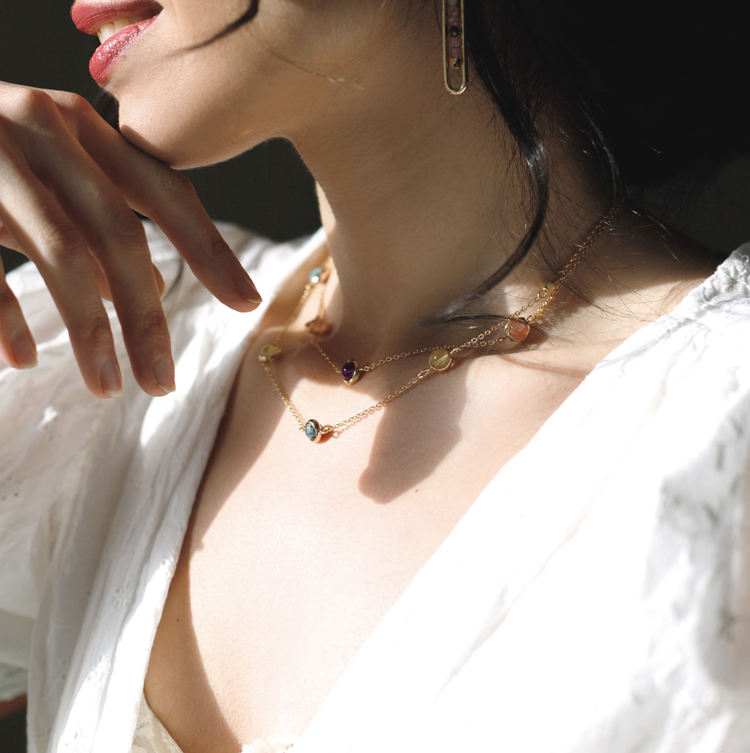 Model wearing gold plated gemmed necklacepas