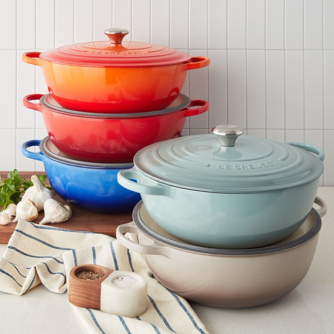 different colored dutch ovens
