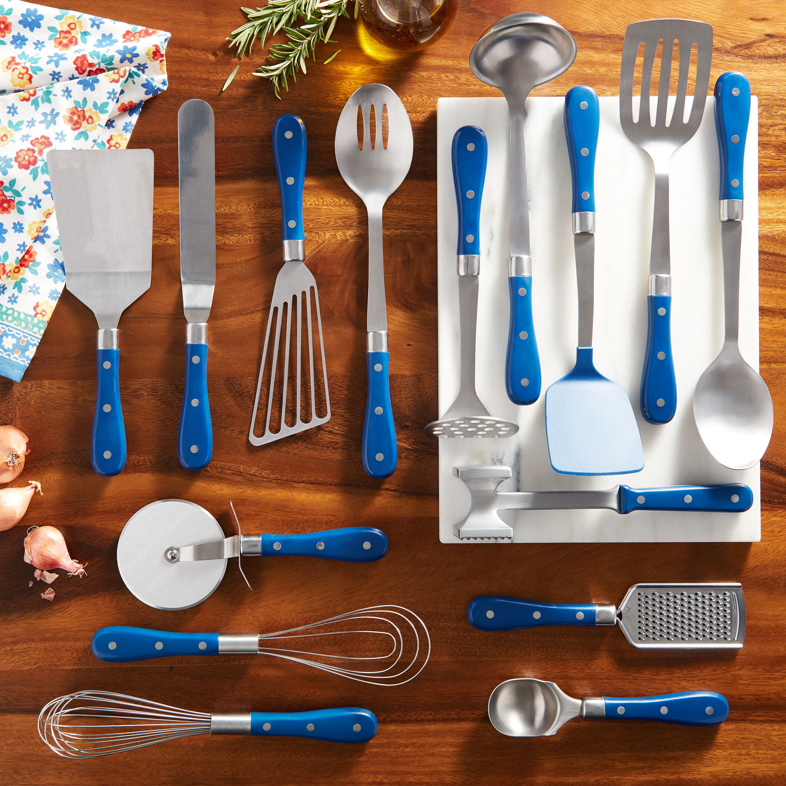 the blue utensil set