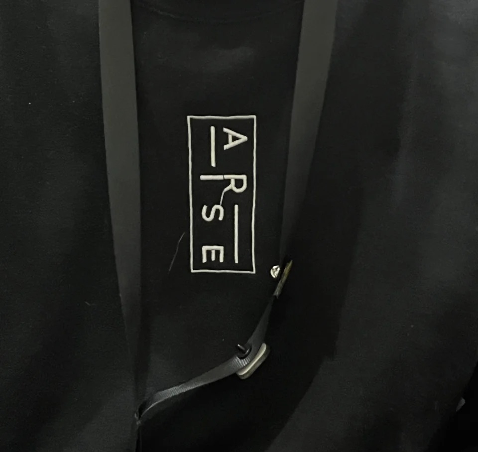 shirt that says arise with the r and i connected