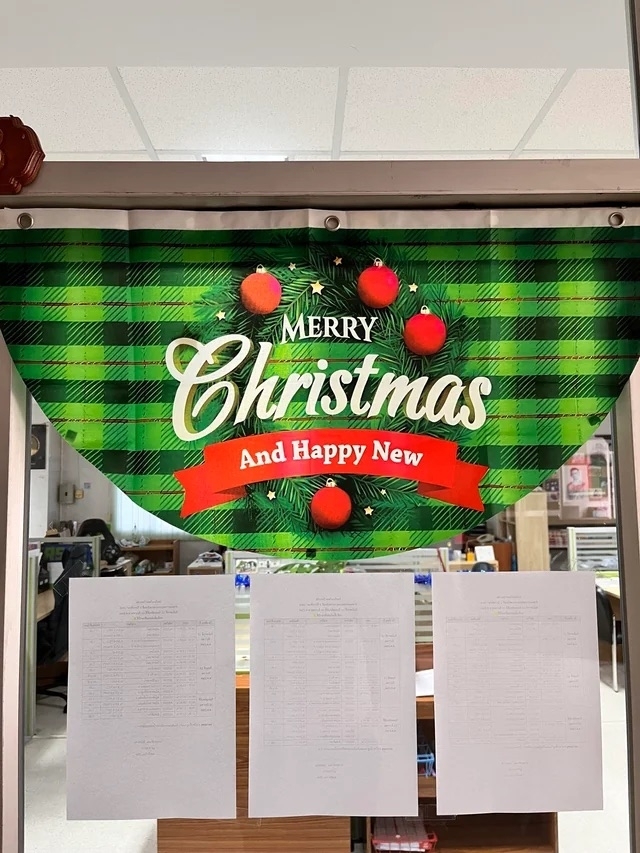a banner that reads &quot;merry christmas and happy new&quot;