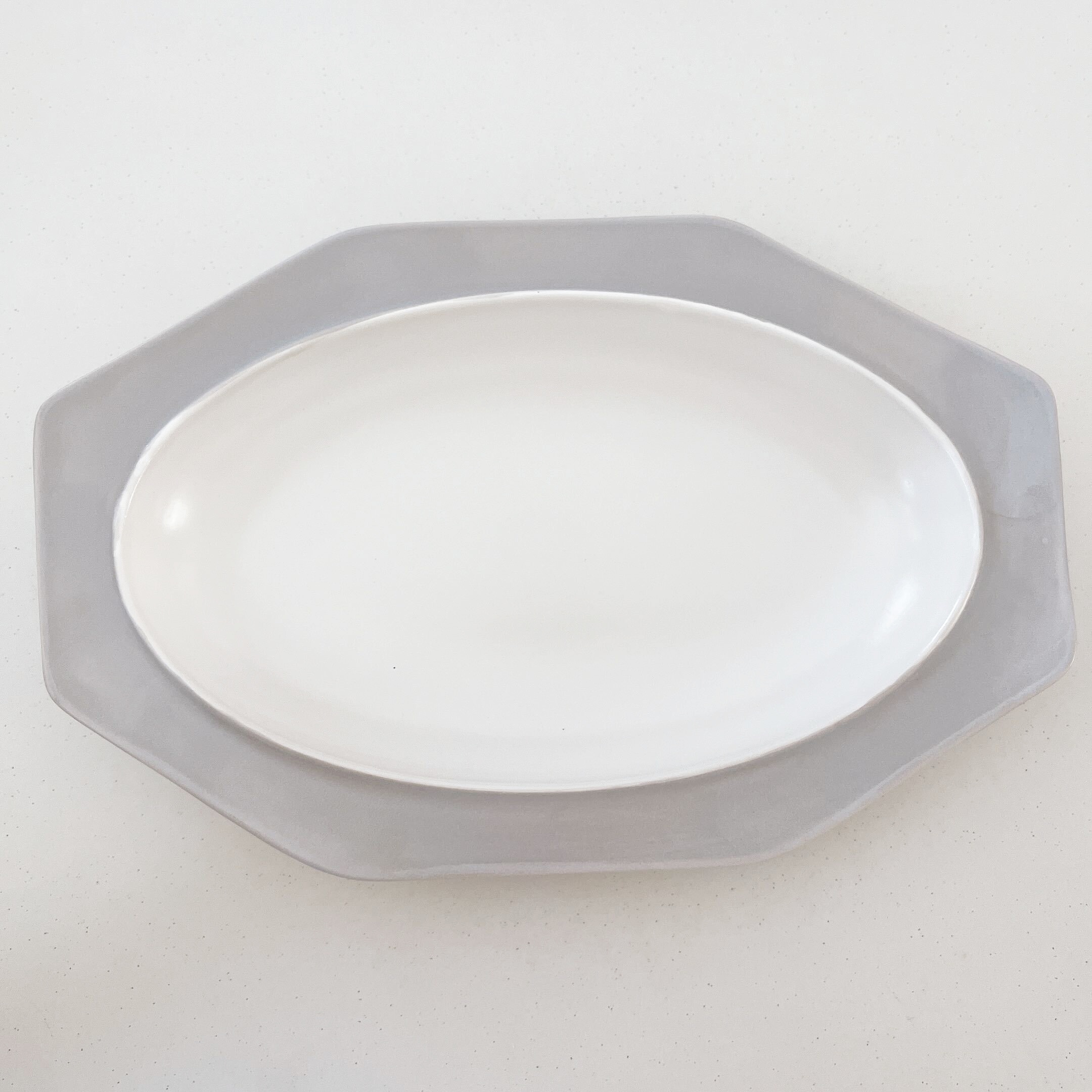3COINS（スリーコインズ）のオススメの食器「【KITINTO】八角オーバル皿」