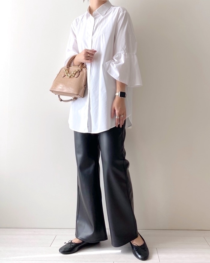 GUのおすすめボトムス「フェイクレザーワイドパンツ+E」