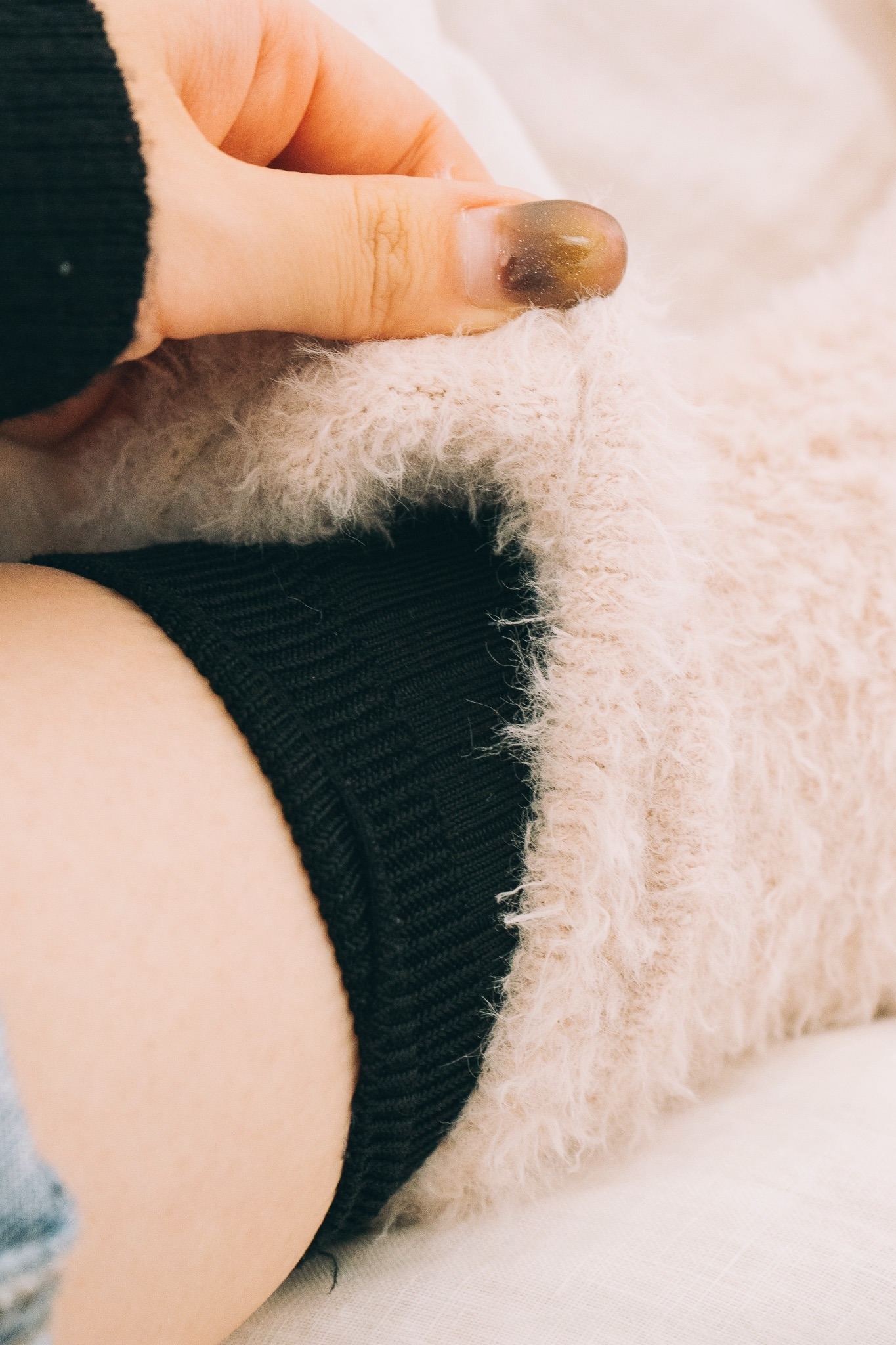 3COINSのおすすめ雑貨「フェイクファールームソックス」