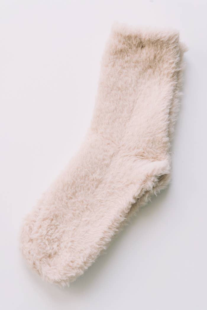 3COINSのおすすめ雑貨「フェイクファールームソックス」