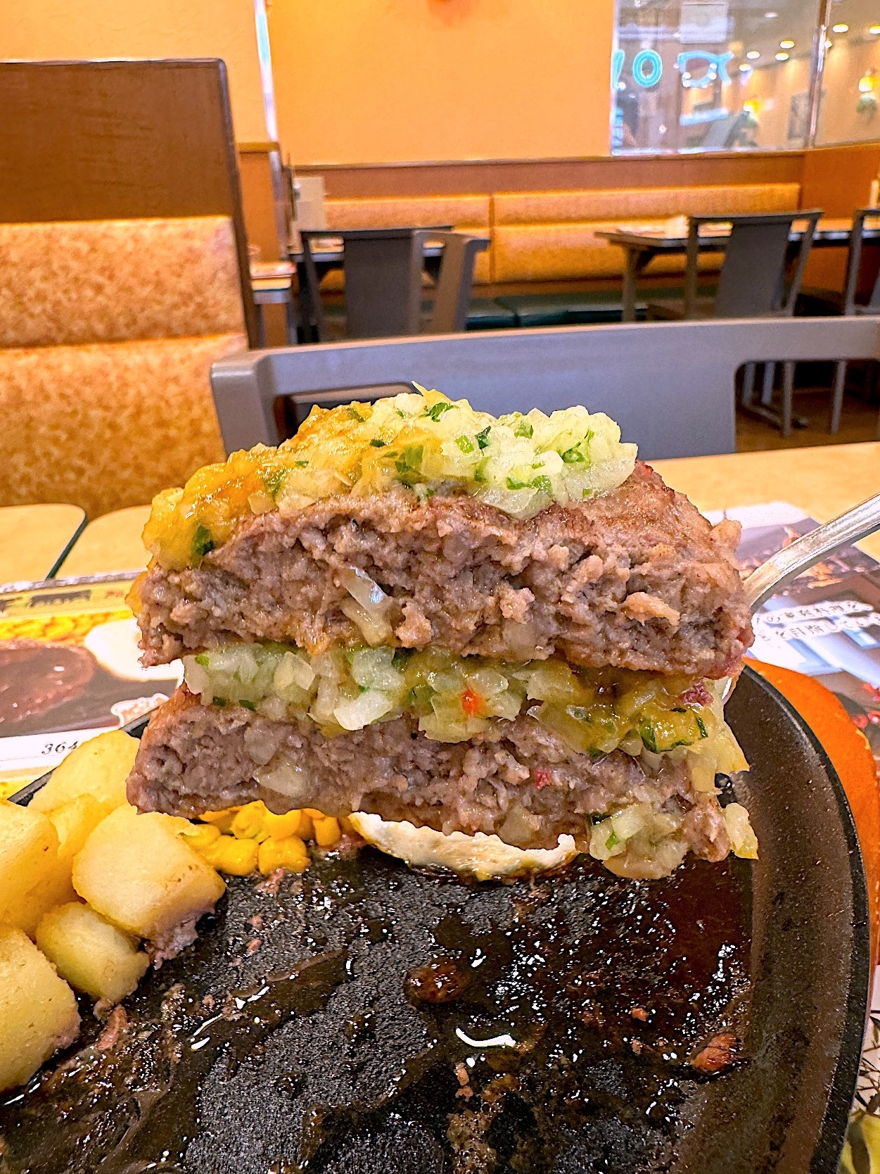 サイゼリヤのオススメのメニュー「ディアボラ風ハンバーグ」