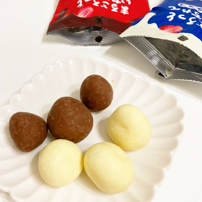 DAISO（ダイソー）の贅沢お菓子「まるごろっといちごちゃん ミルクチョコ」「まるごろっといちごちゃん ホワイトチョコ」