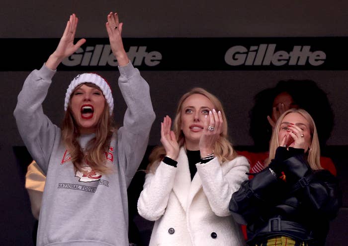 Taylor Swift and Brittany Mahomes in the stands