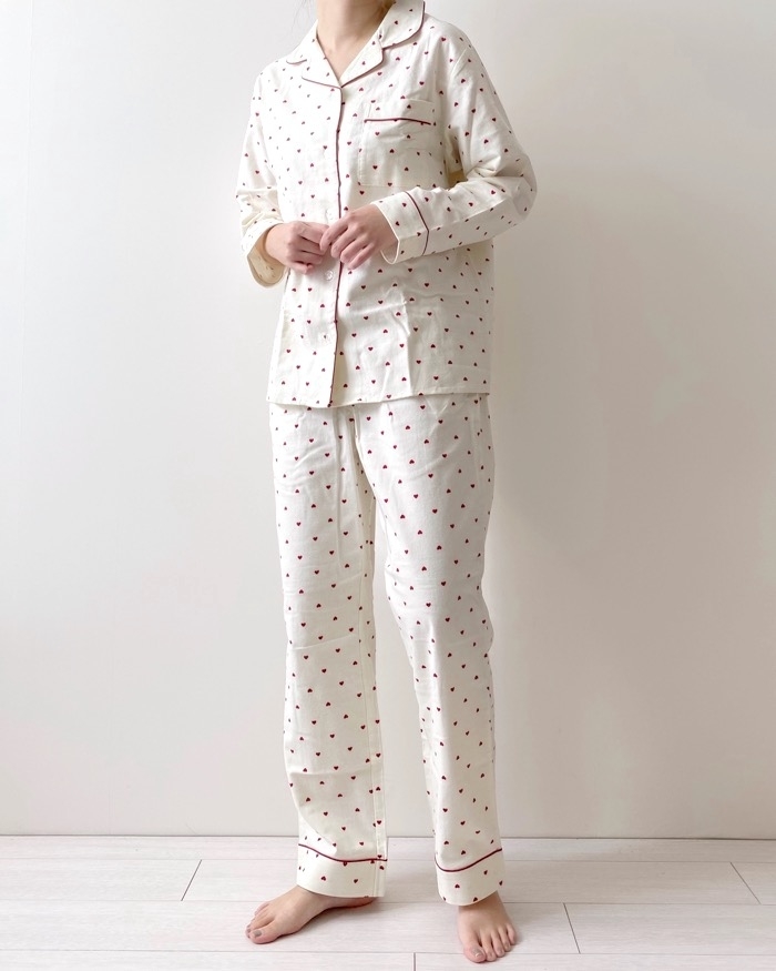 GU（ジーユー）のおすすめルームウェア「フランネルパジャマ（長袖＆ロングパンツ）（ハート）」