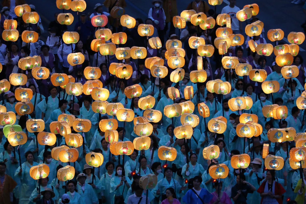 Koreans holding lanterns