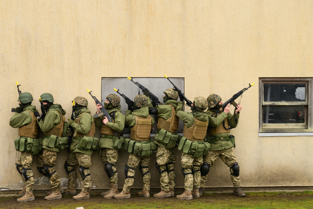 Ukrainian soldiers training
