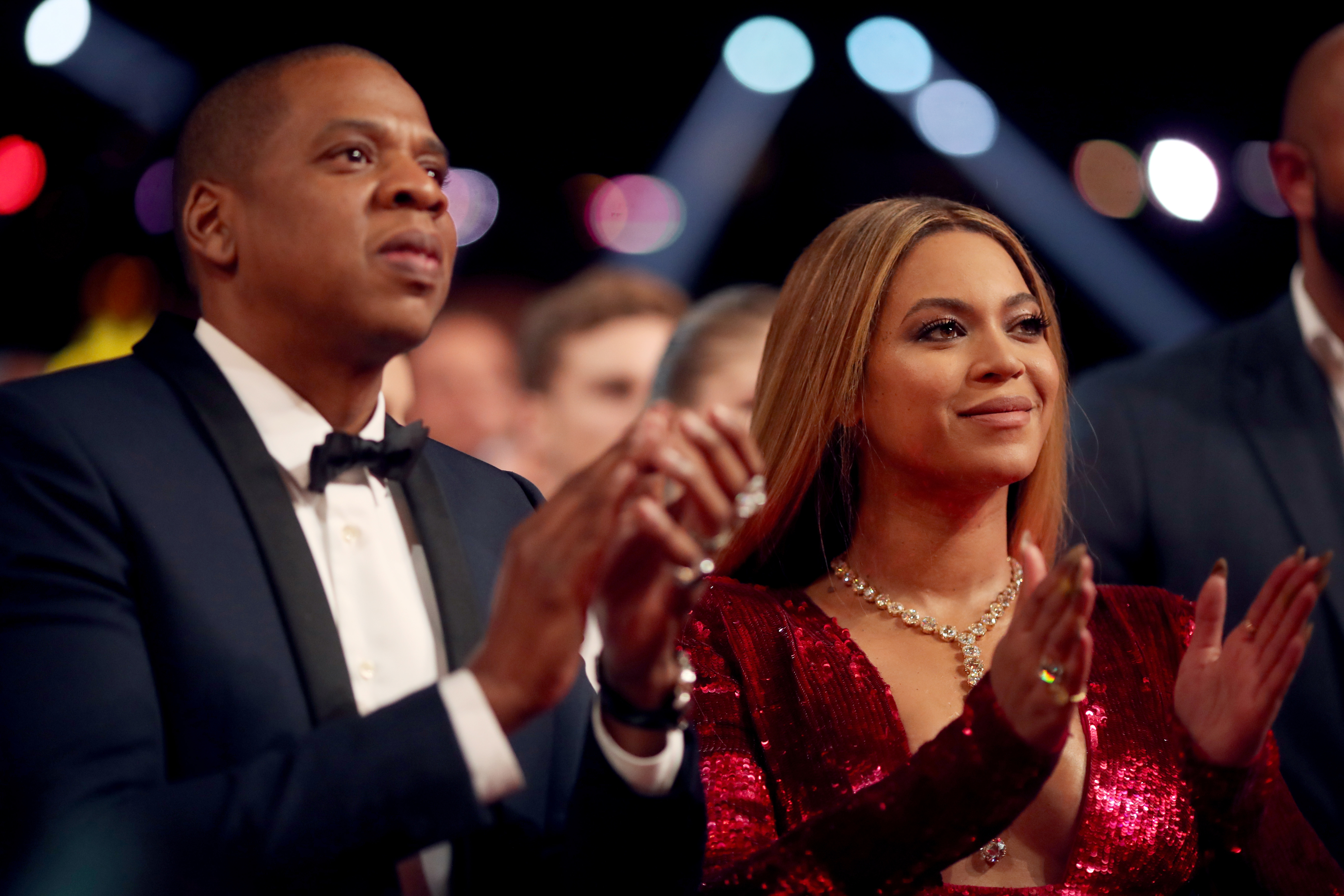 Beyoncé and jay z clapping at an event