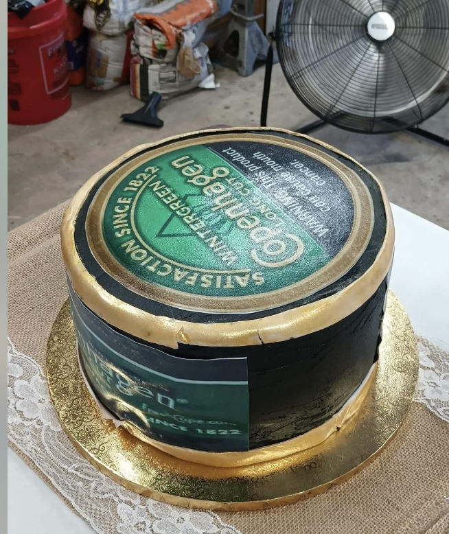 cake of a tabacco tin