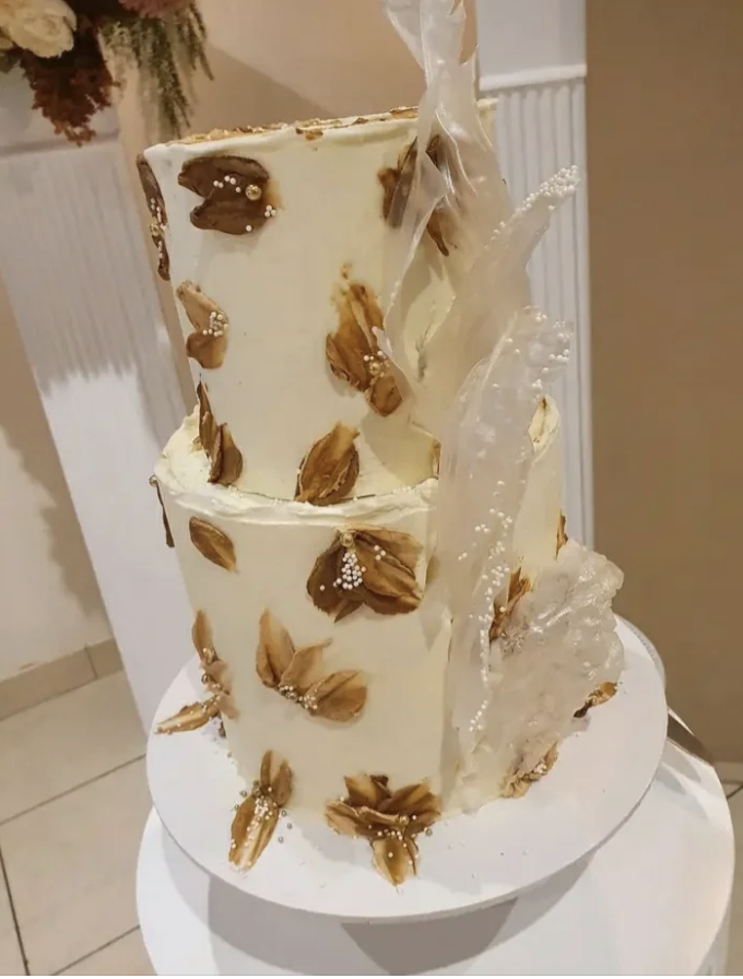 cake looks like it&#x27;s smeared with poop