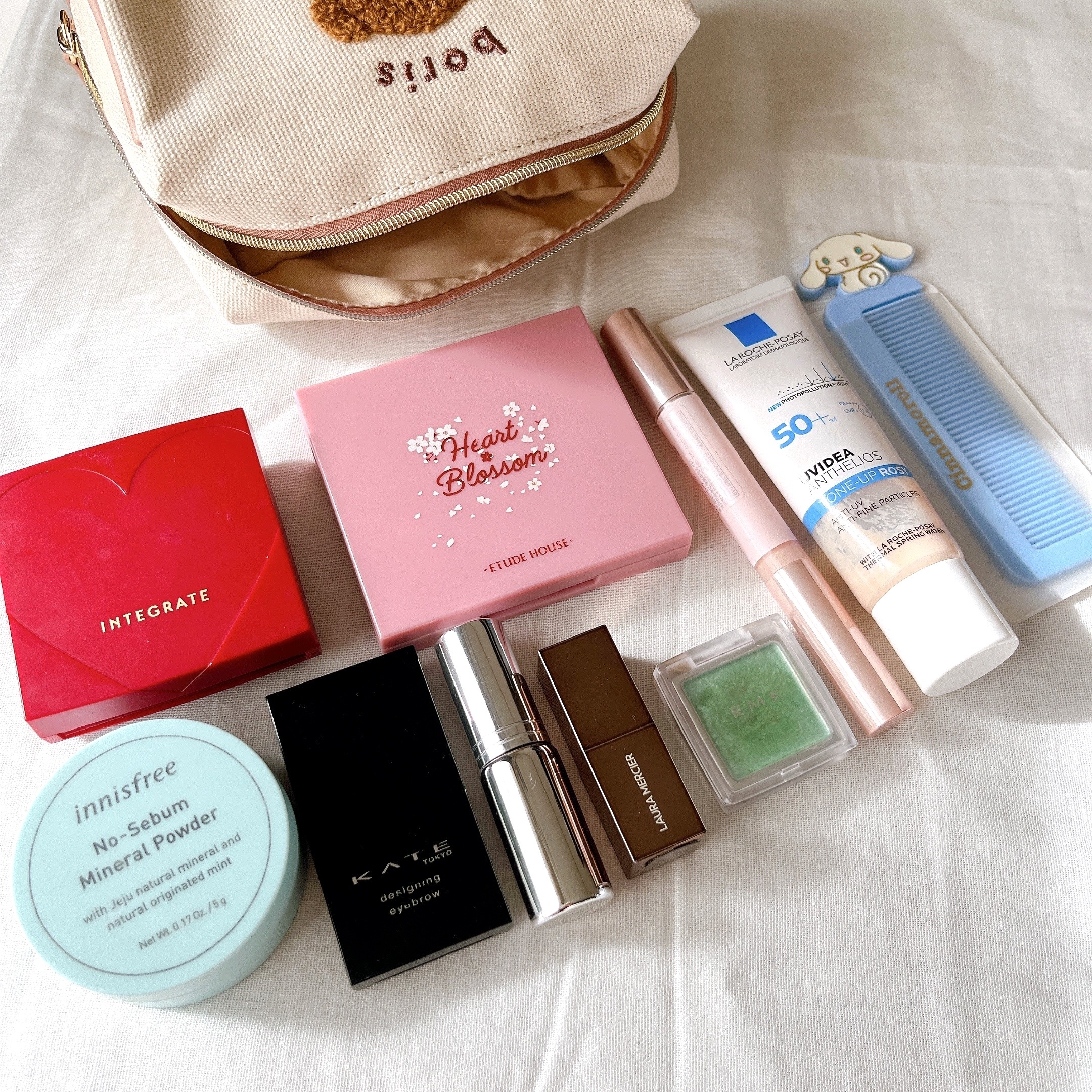 ニトリのオススメのグッズ「スクエアポーチ boris（ルンルンサガラシリーズ）」