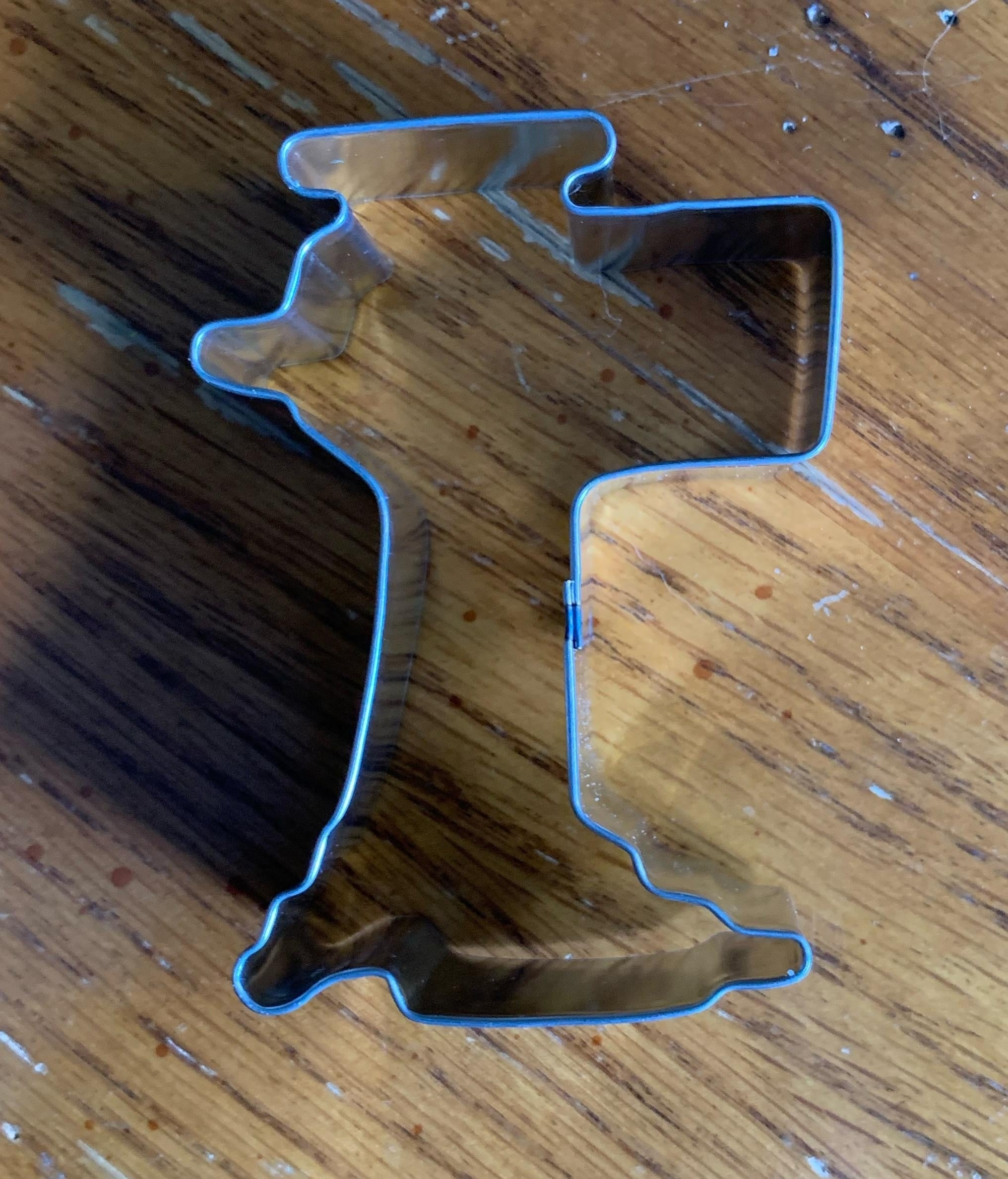 A cookie cutter that&#x27;s difficult to identify but could be an electric can opener