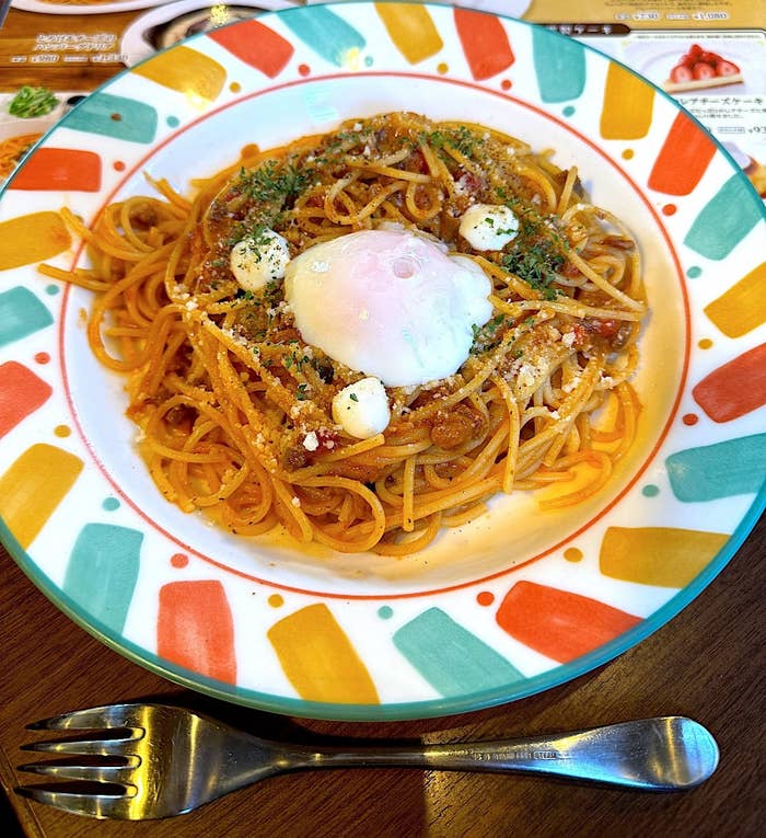 星乃珈琲店のオススメのフード「カルボナーラミートソース」