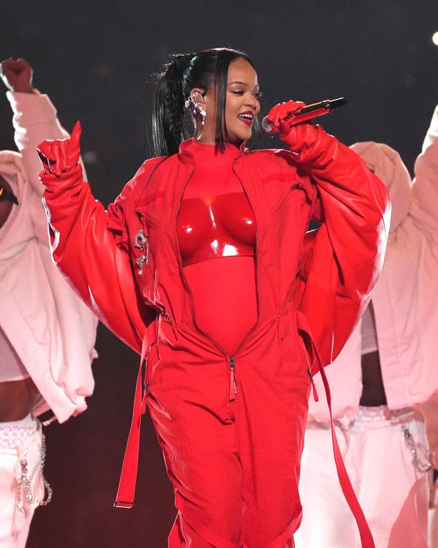 Rihanna Just Made A Surprising Revelation About Her Iconic Pregnancy Announcement At The 2023 Super Bowl Halftime Show, And It’s Left People Super Confused #Rihanna