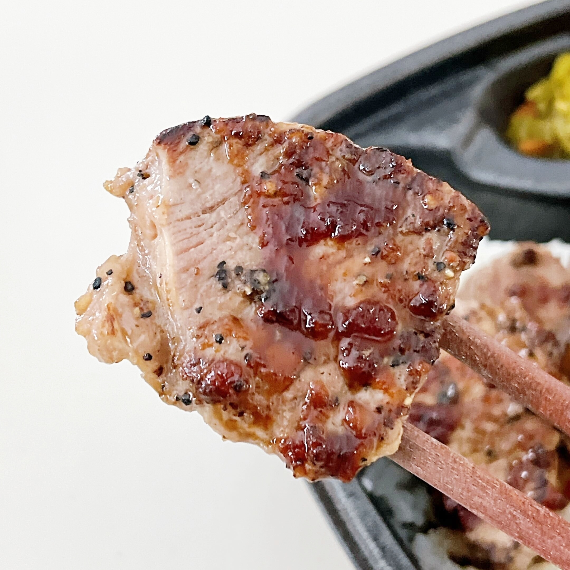 ほっともっとのオススメのお弁当「サラダ＆ハーフ・カットステーキコンボ」