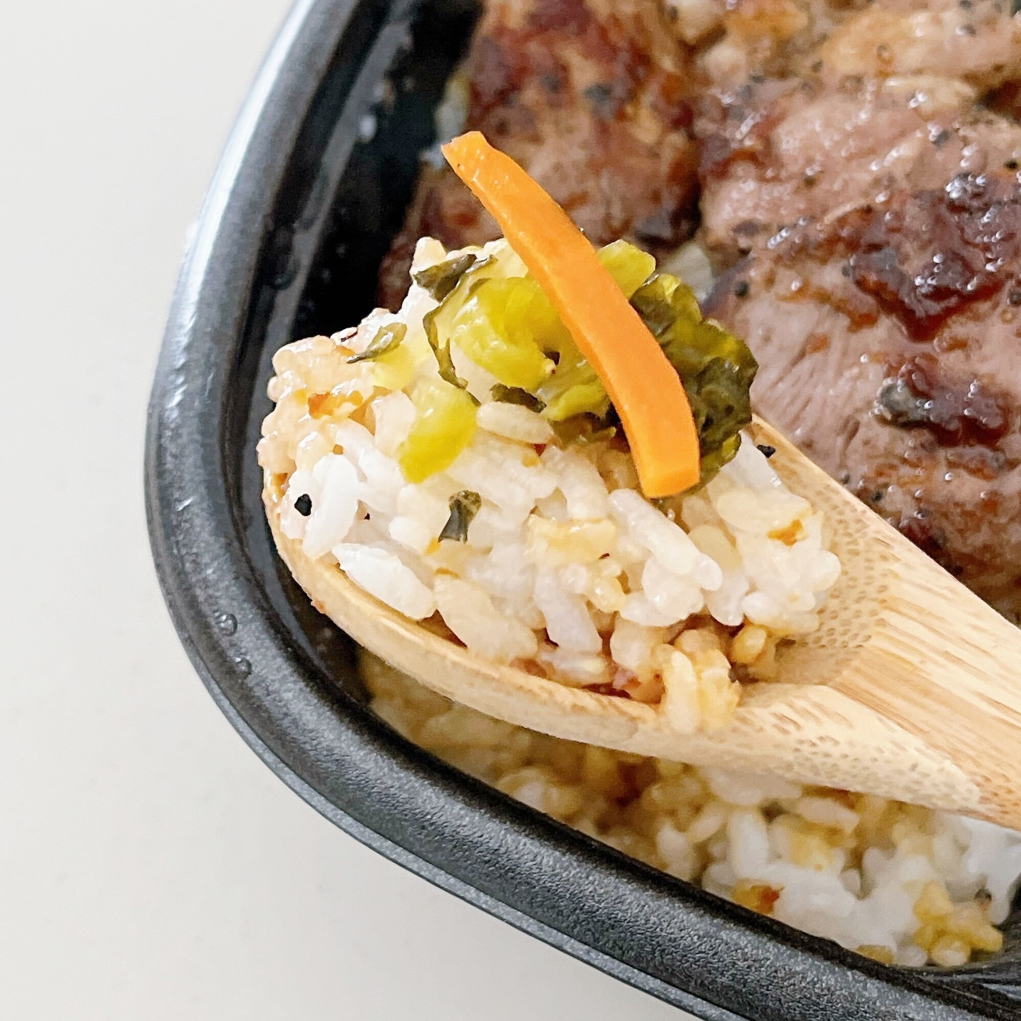 ほっともっとのオススメのお弁当「サラダ＆ハーフ・カットステーキコンボ」