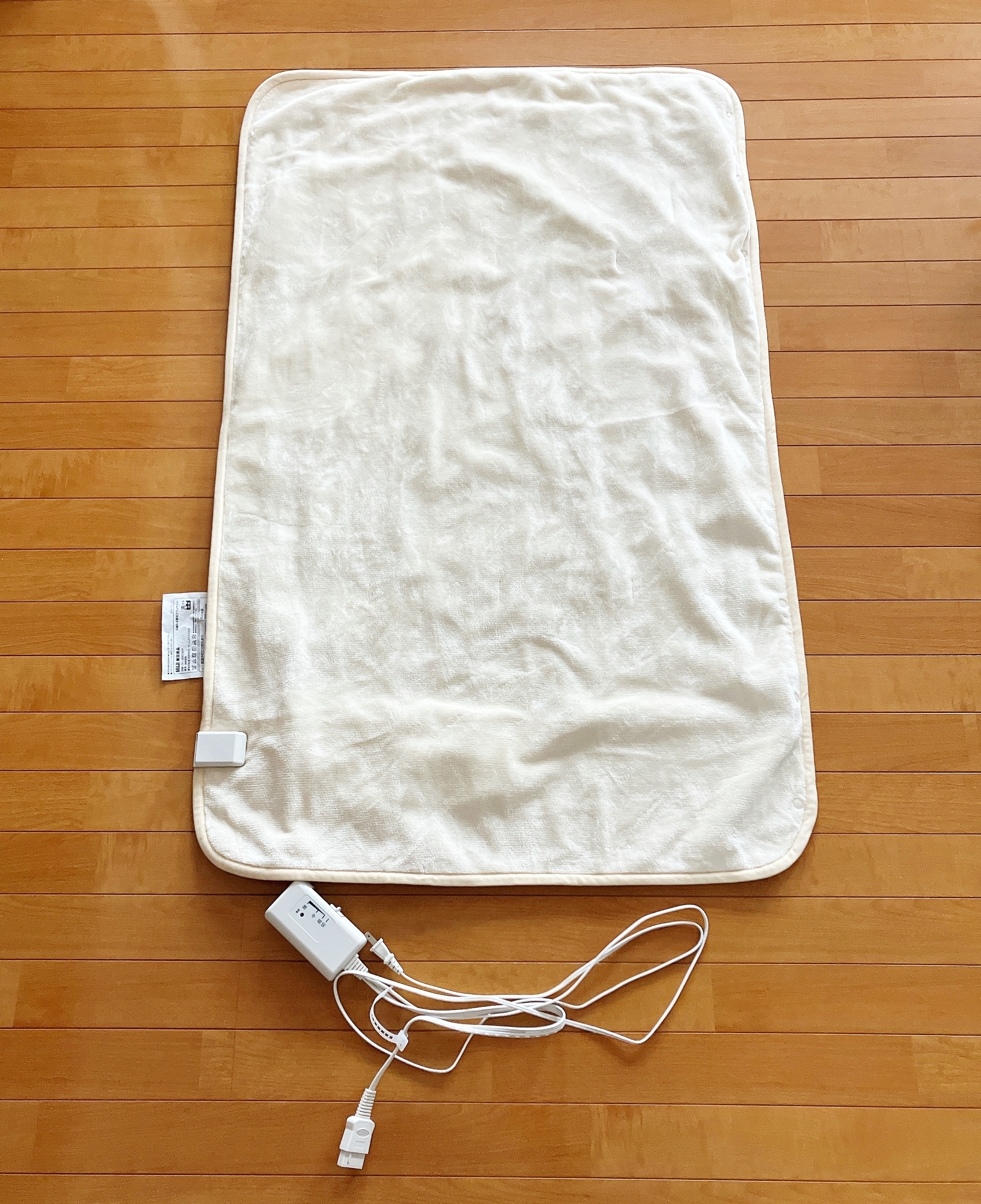 無印良品のオススメのグッズ「羽織れる電気ブランケット」