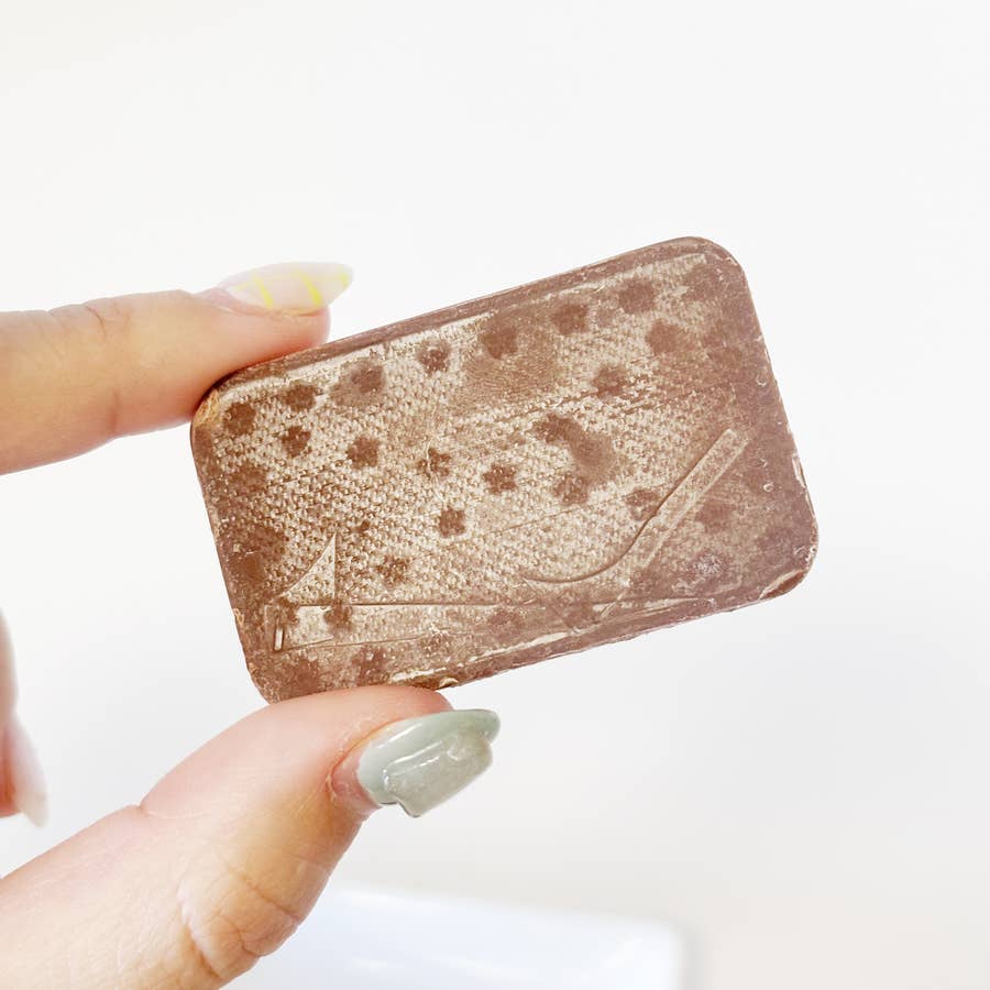 本物のお金みたいでかわいい！カルディで見つけた「おもしろお菓子」旅行に行った気分になれちゃった！