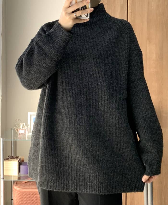 GU（ジーユー）のおすすめのレディースアイテム「パフィータッチオーバーサイズハイネックセーター（長袖）」