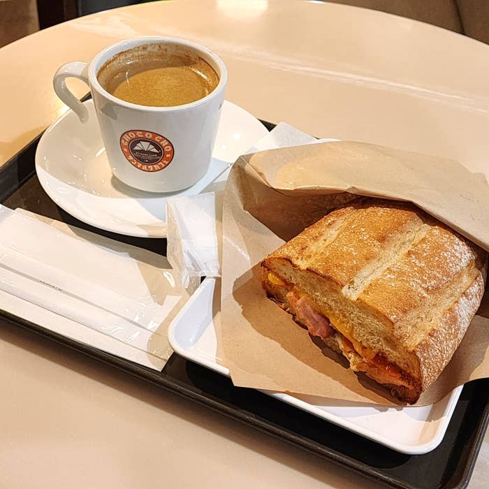 サンマルクカフェのおすすめフード「サンマルクホットサンド BLTセット」