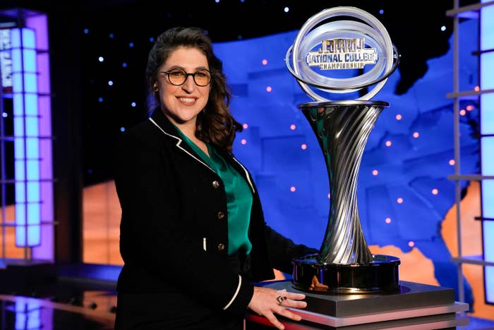 Mayim on Jeopardy smiling