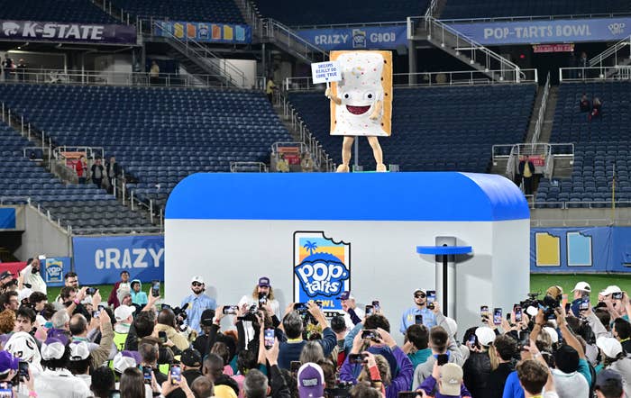 The Funniest Reactions To The Pop-Tarts Bowl