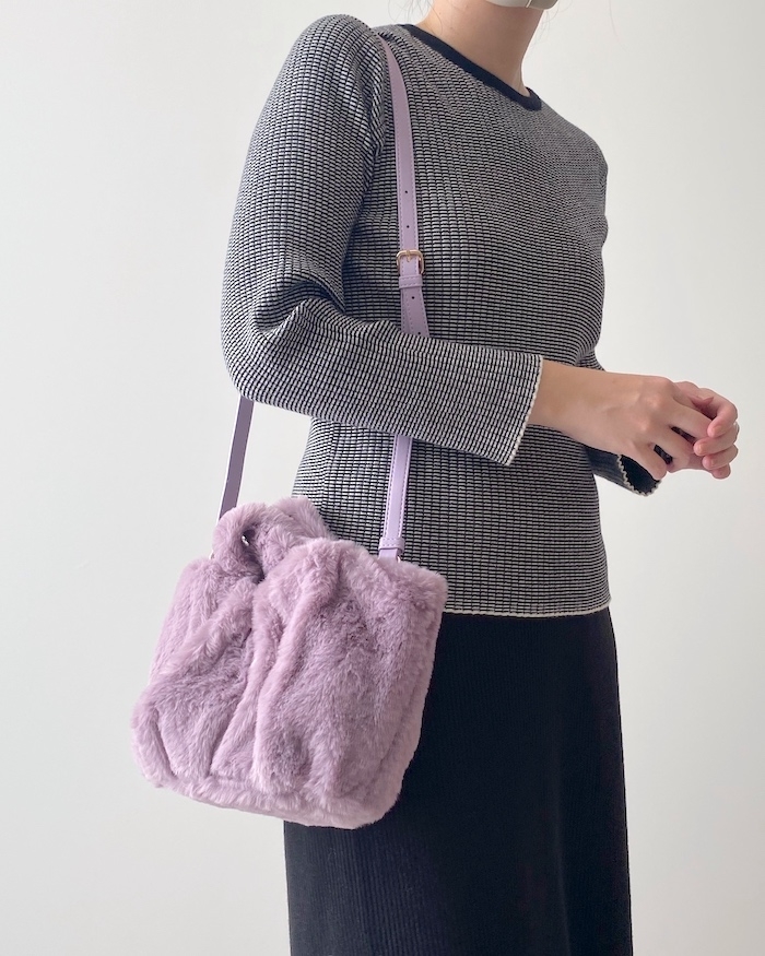 ニコアンドのオススメのバッグ「オリジナルフェイクファーミニショルダーバッグ」