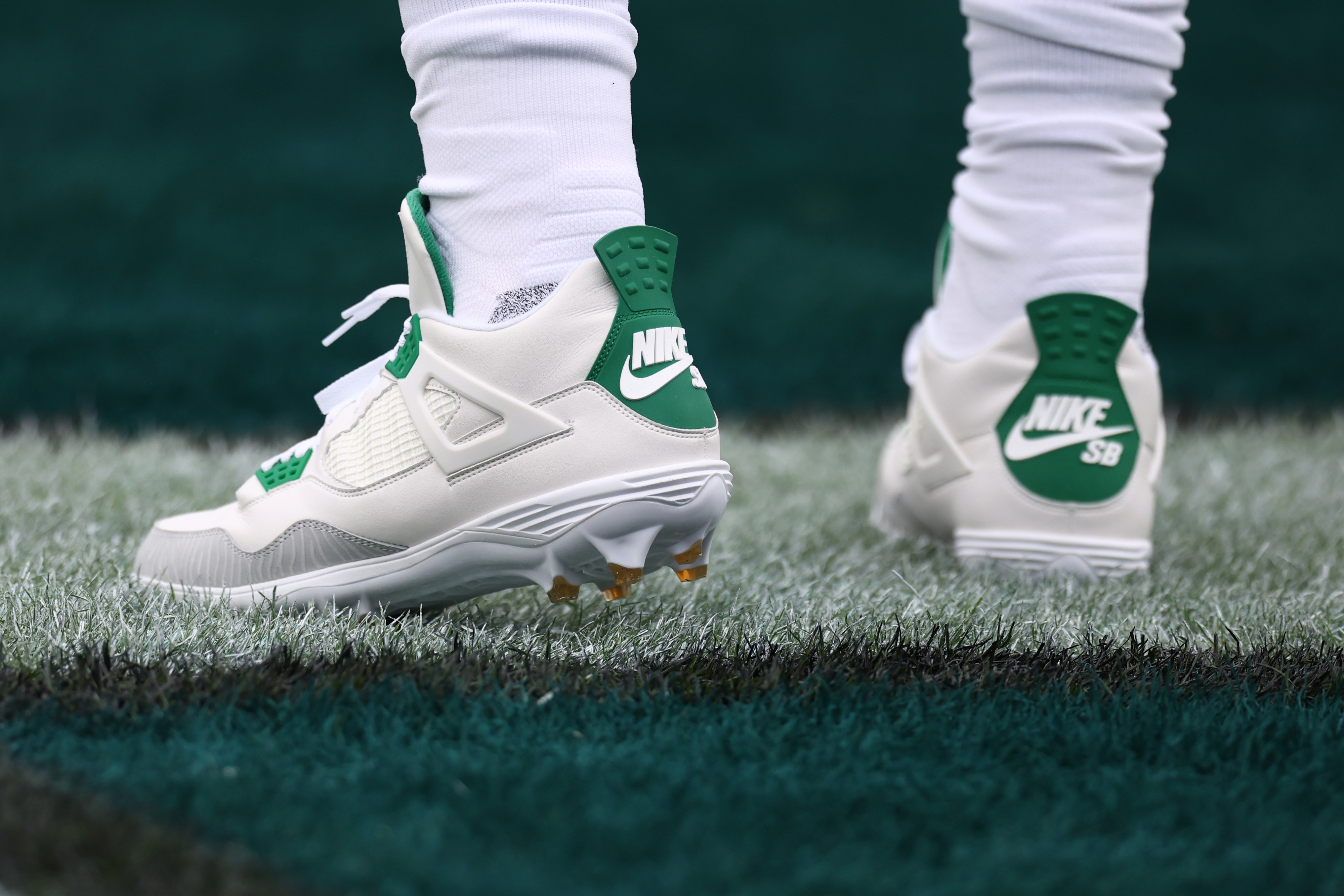 Jordan football store cleats green