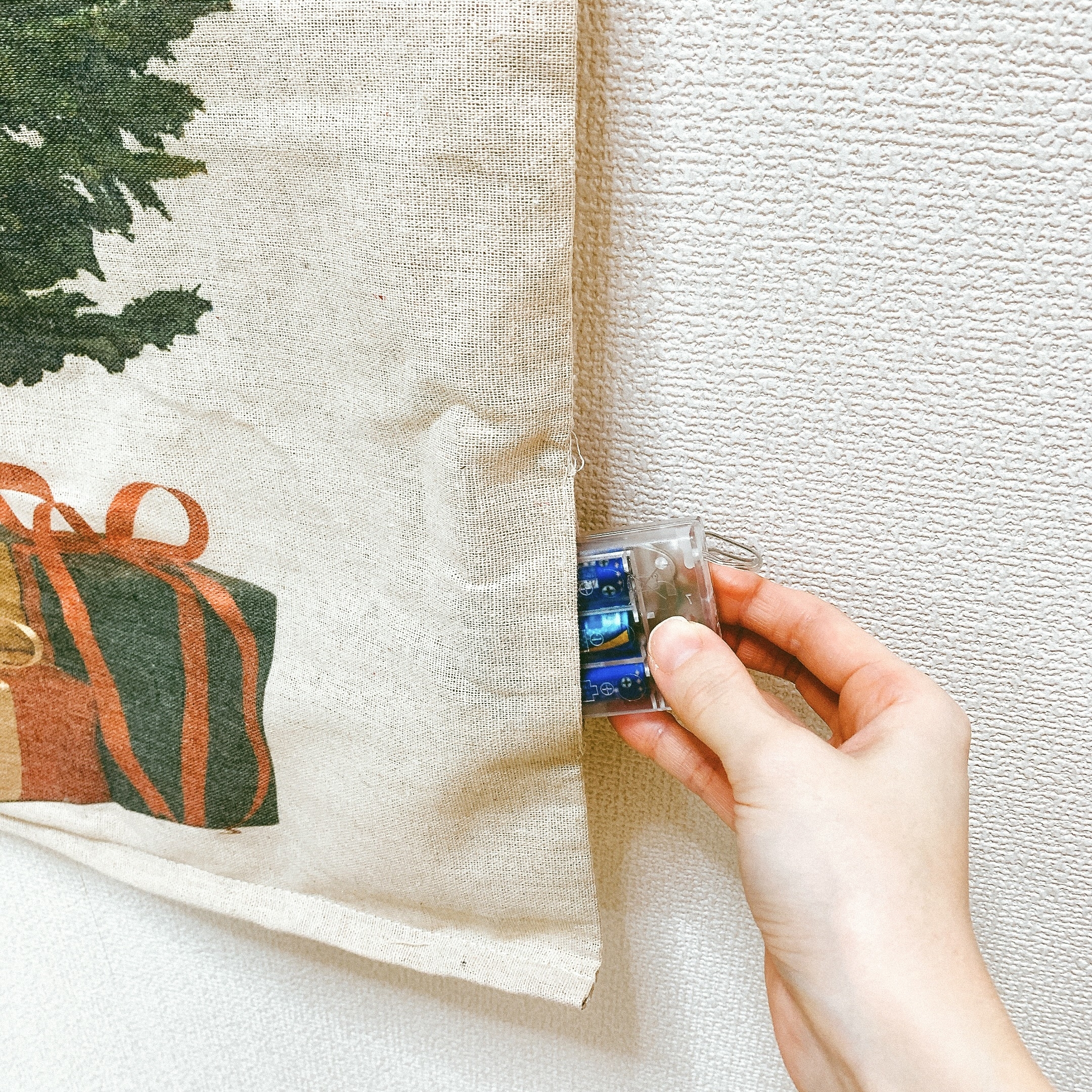 salut!(サリュ)のおすすめのクリスマスアイテム「【Marché de Noël】LEDツリータペストリー」