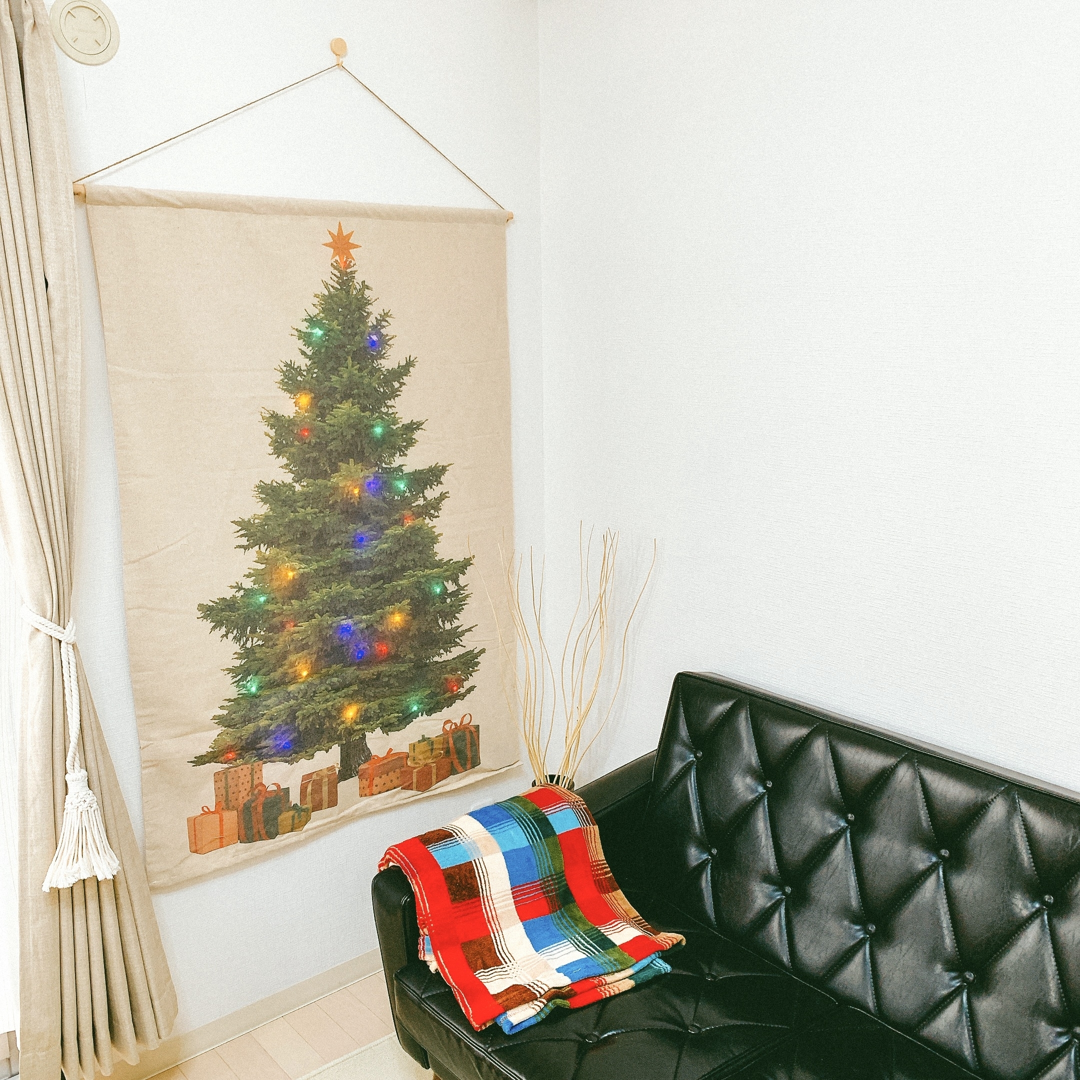 salut!(サリュ)のおすすめのクリスマスアイテム「【Marché de Noël】LEDツリータペストリー」