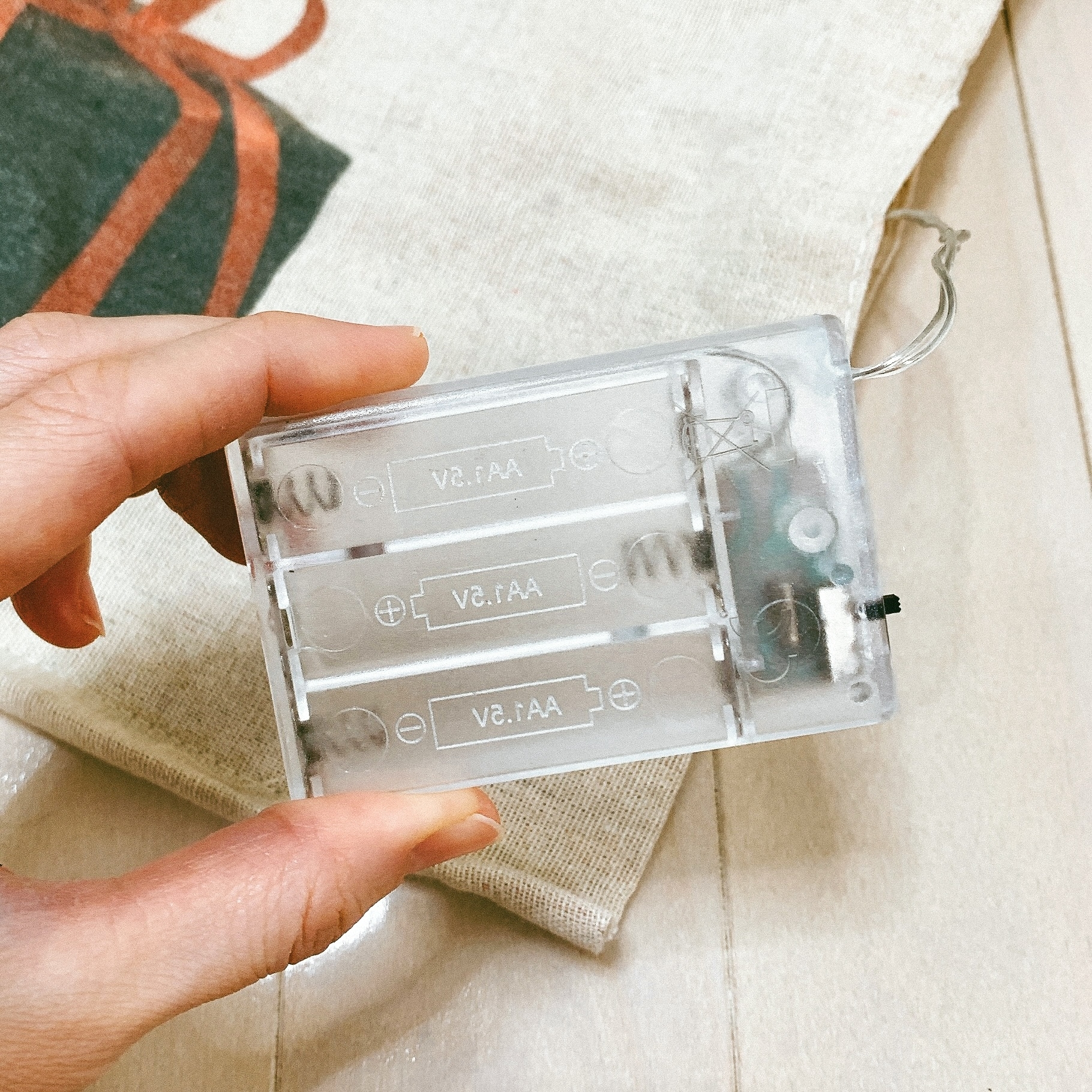 salut!(サリュ)のおすすめのクリスマスアイテム「【Marché de Noël】LEDツリータペストリー」