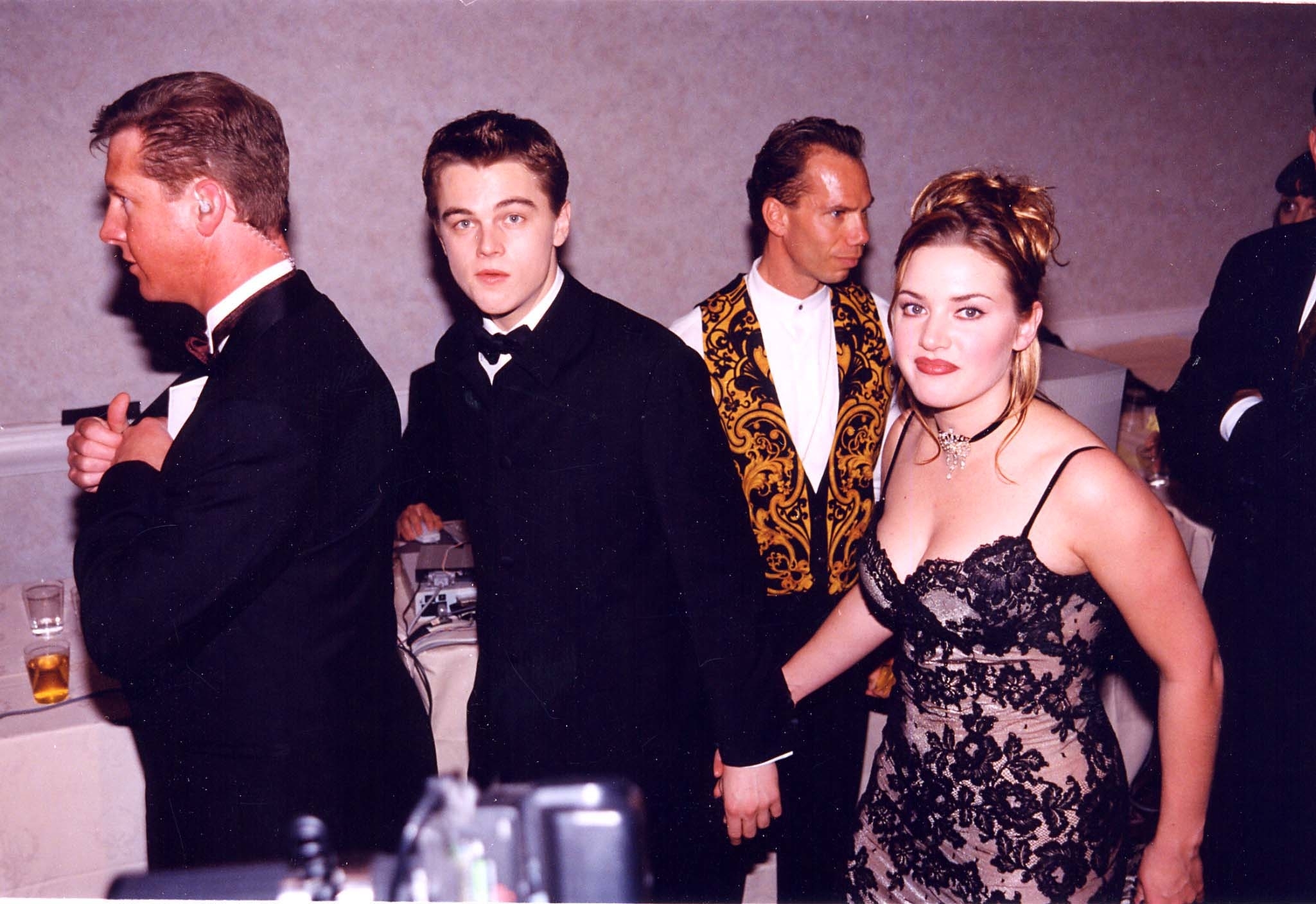 Kate and Leo holding hands around the time of Titanic