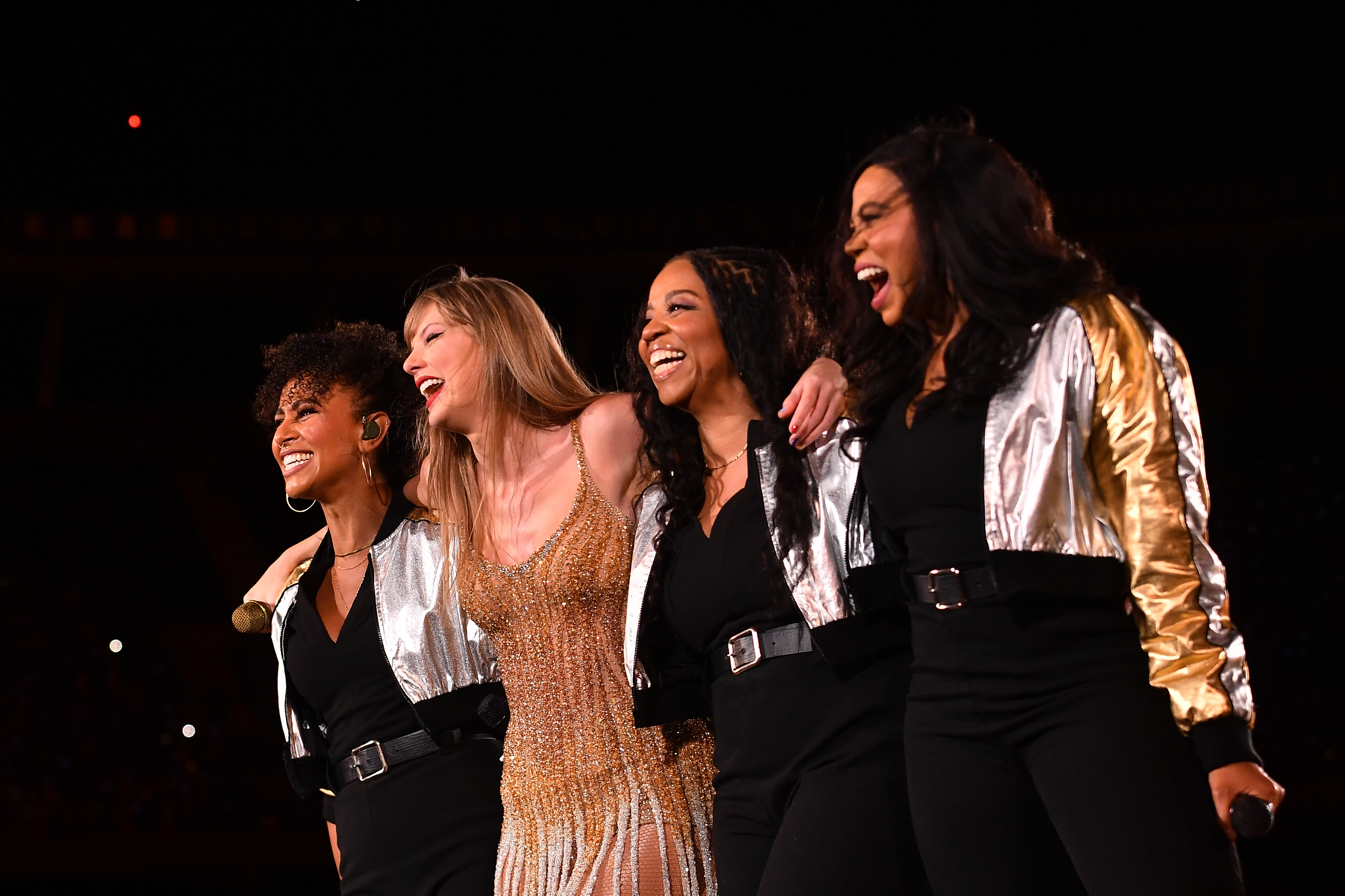 Taylor with her backup singers onstage