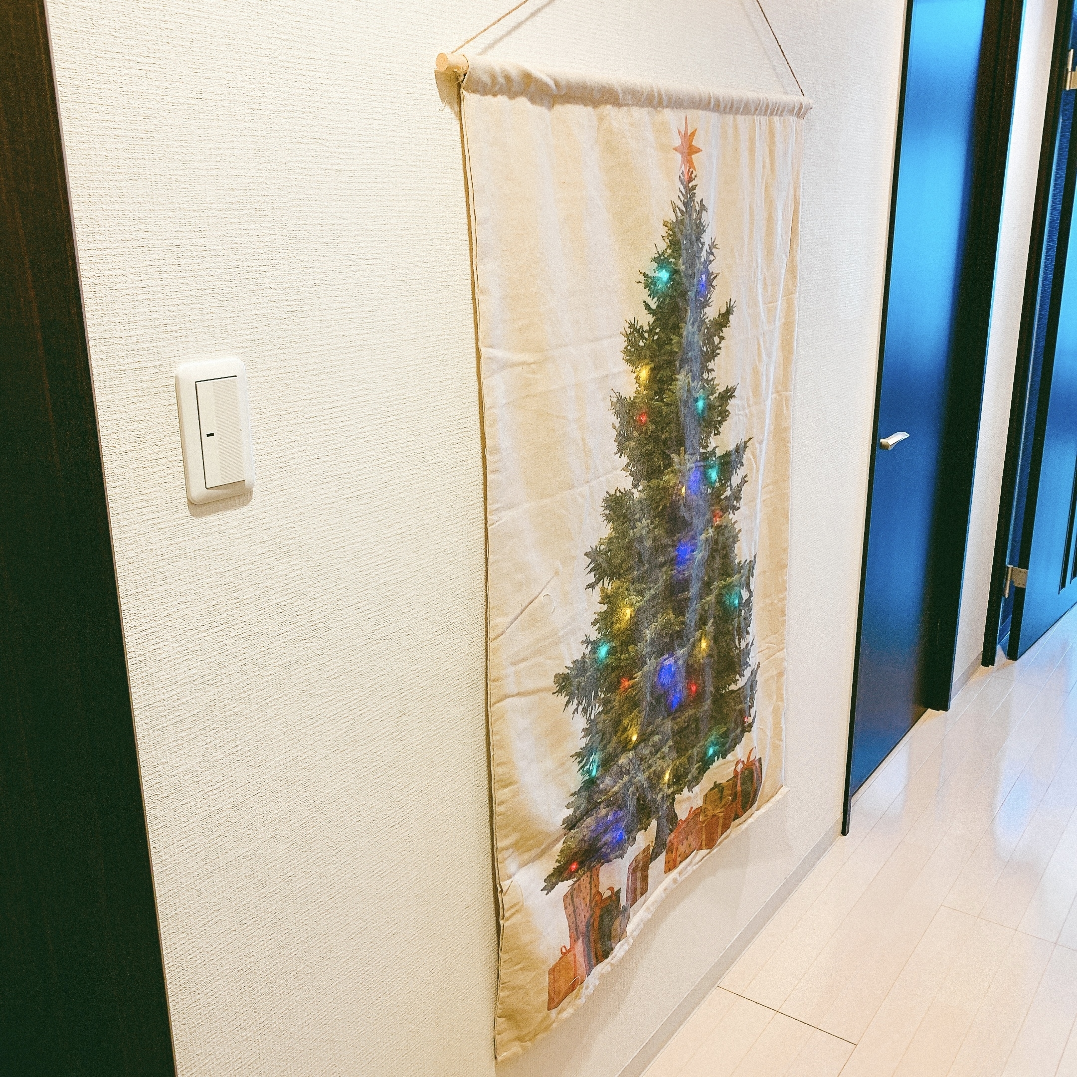 salut!(サリュ)のおすすめのクリスマスアイテム「【Marché de Noël】LEDツリータペストリー」