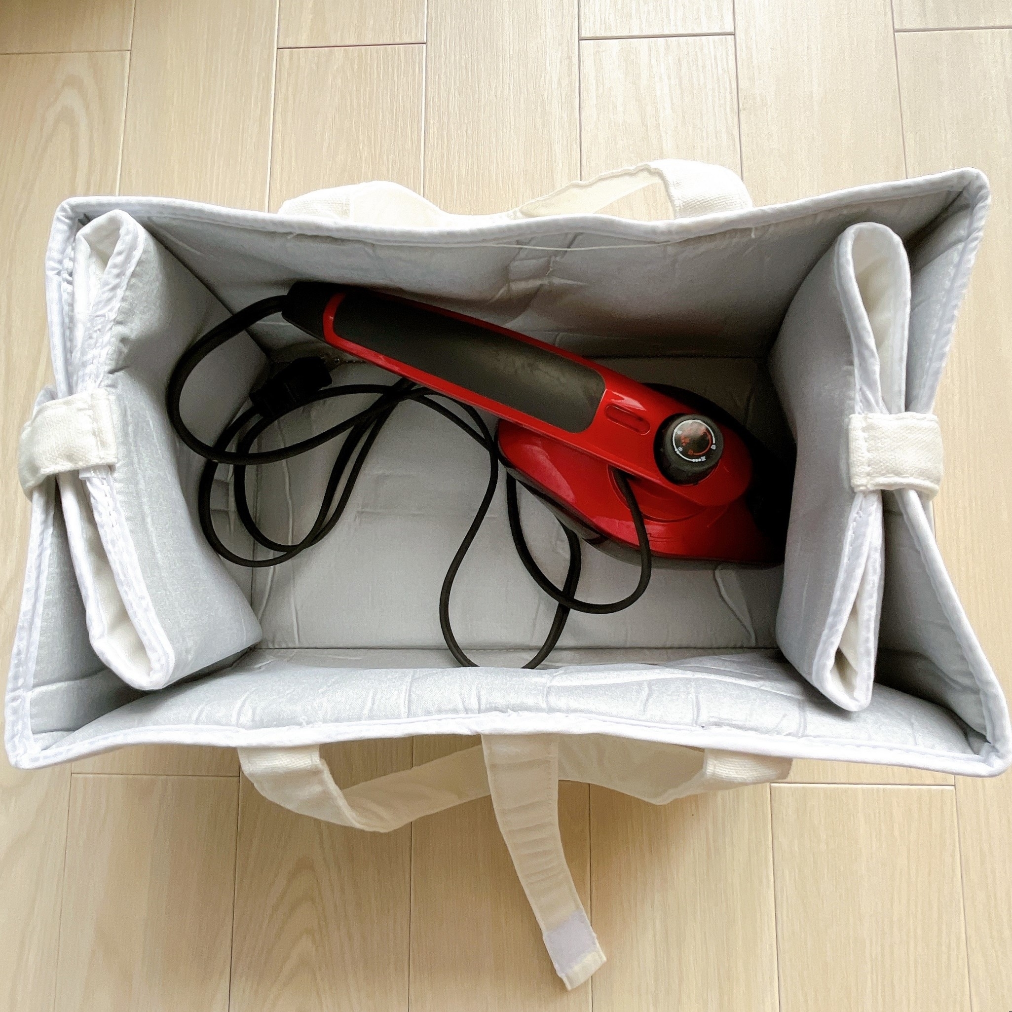 ニトリのオススメのグッズ「アイロンマットにもなるアイロン収納（YJ）」