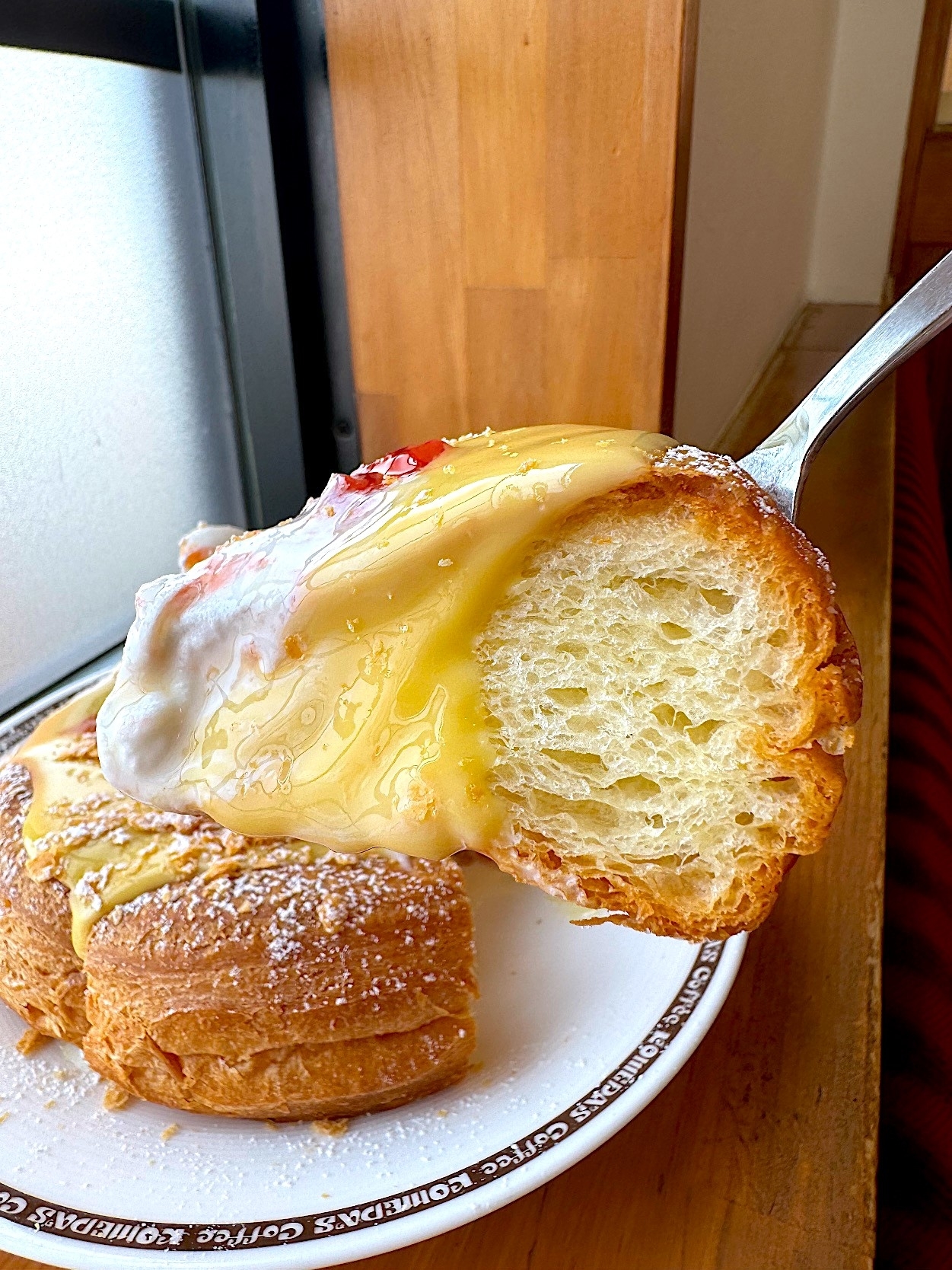 コメダ珈琲店のおすすめスイーツ「シロノワール いちごのミルフィーユ」