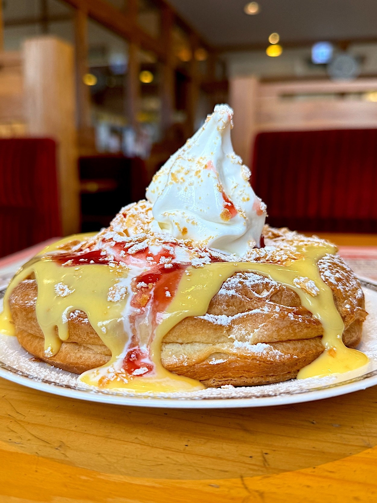 コメダ珈琲店のおすすめスイーツ「シロノワール いちごのミルフィーユ」