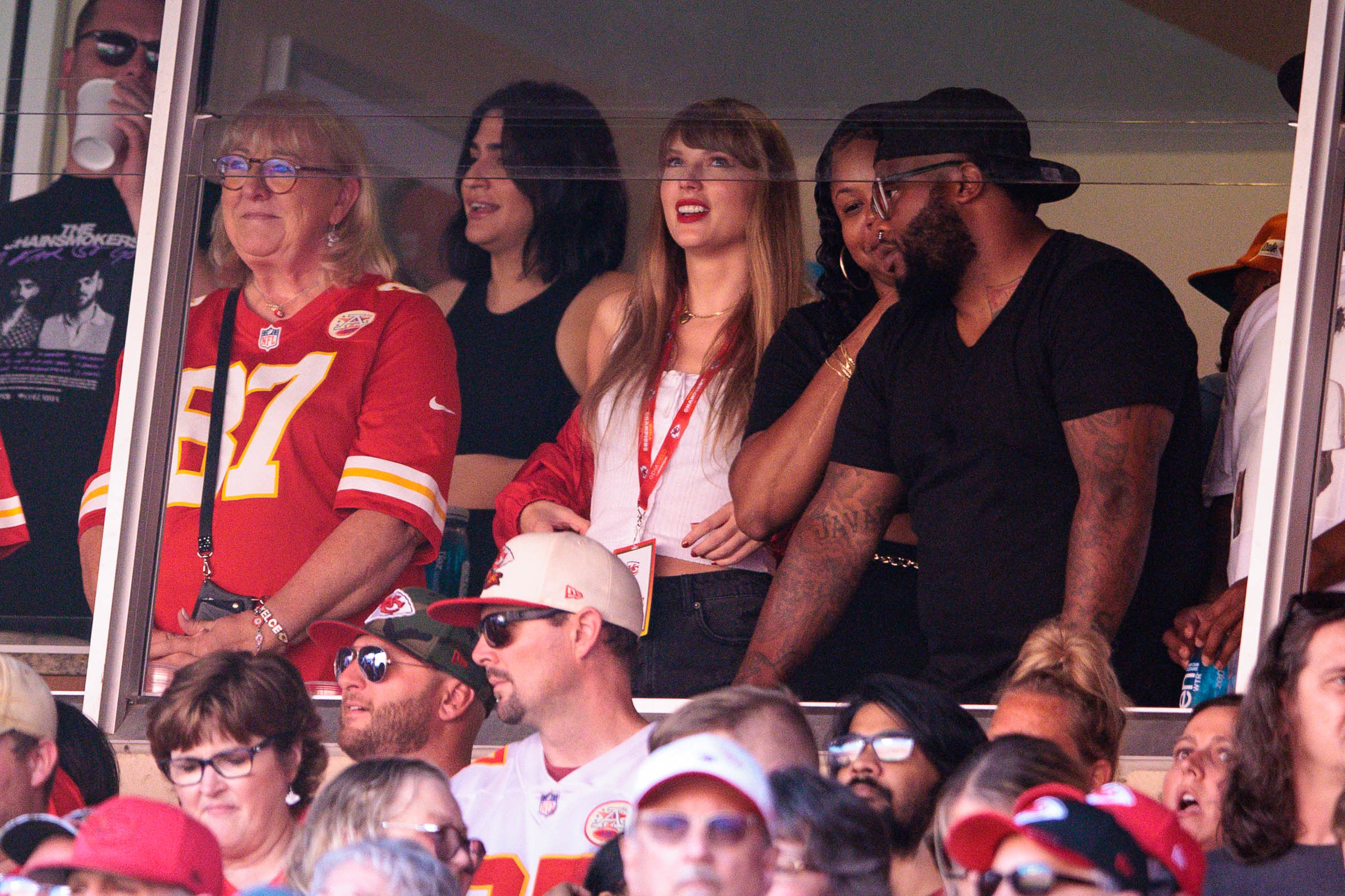 taylor in the suite with friends and his family