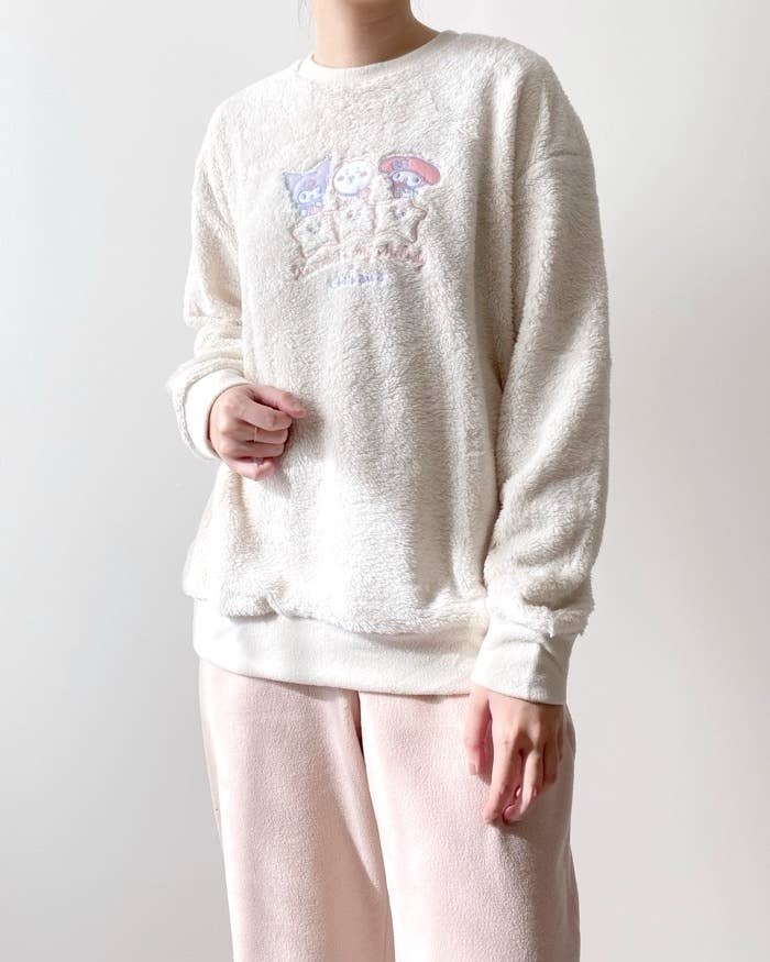 ユニクロのオススメのルームウェア「ちいかわ × サンリオキャラクターズ:スペースツアー フリースセット(長袖)」